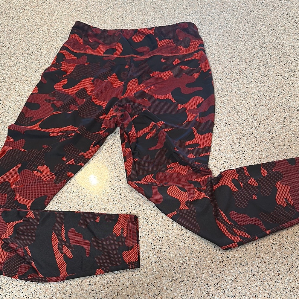 Women’s Camouflage Leggings - Red and Black